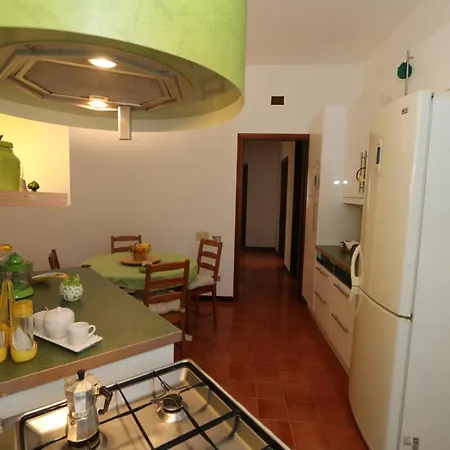 Barone 12 Free Parking