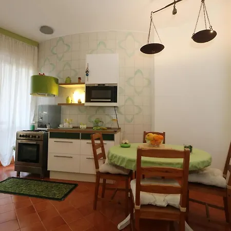 Barone 12 Free Parking *