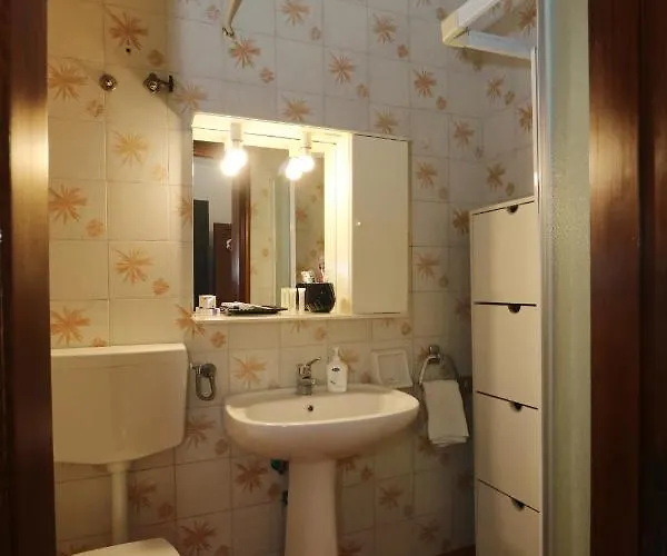 Barone 12 Free Parking