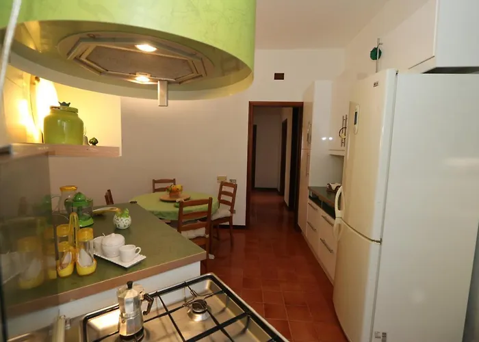 Barone 12 Free Parking