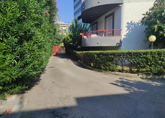 Barone 12 Free Parking *